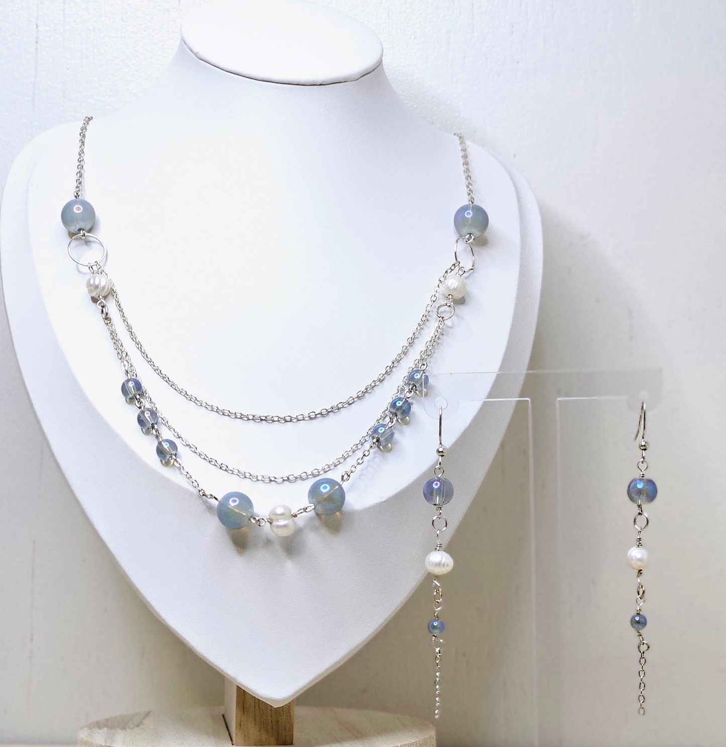 Elegant Pearl and Blue Crystal Bead Jewelry Set necklace and earrings