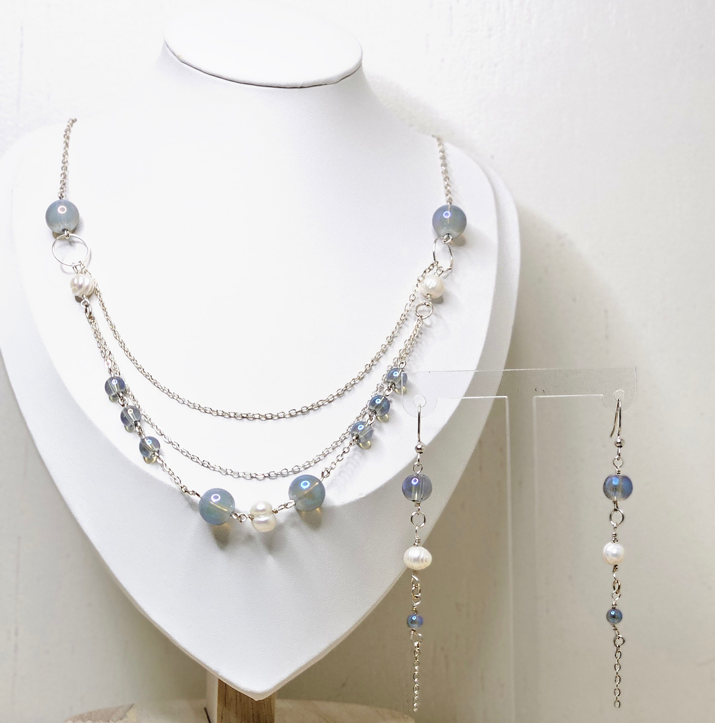 Elegant Pearl and Blue Crystal Bead Jewelry Set necklace and earrings